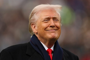 ترامب يتعهد: سنفتح مضيق هرمز قريباً