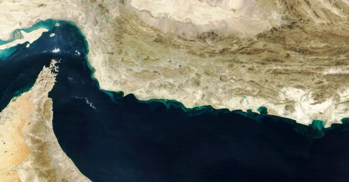 ترامب يدعو لتشكيل تحالف بحري لحماية مضيق هرمز ترامب يدعو لتشكيل تحالف بحري لحماية مضيق هرمز