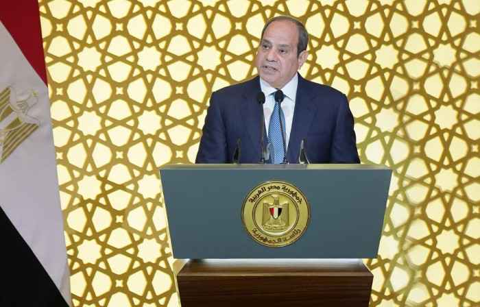 السيسي في احتفال ليلة القدر: نبعث رسالة سلام من أرض السلام