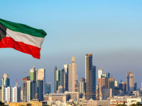 إصابة اثنين من طواقم الطوارئ الطبية جراء سقوط شظايا في الكويت 