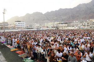 صلاة العيد في عدن.. رسائل الاصطفاف وتجديد العهد الشعبي