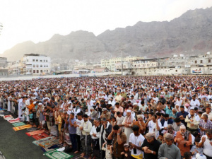 صلاة العيد في عدن.. رسائل الاصطفاف وتجديد العهد الشعبي