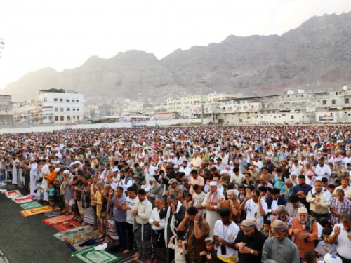 صلاة العيد في عدن.. رسائل الاصطفاف وتجديد العهد الشعبي