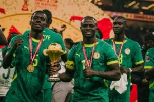 ساديو ماني يرفض إعادة جائزة أفضل لاعب بأمم أفريقيا