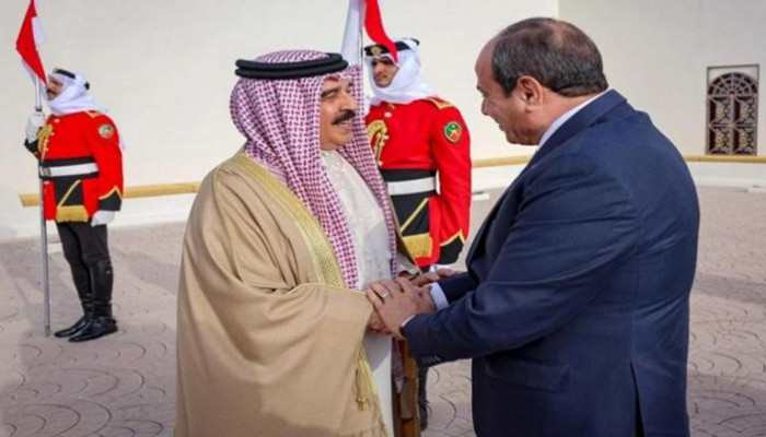الرئيس المصري يبحث مع العاهل البحريني التحديات الإقليمية والاعتداءات الإيرانية الرئيس المصري يبحث مع العاهل البحريني التحديات الإقليمية والاعتداءات الإيرانية