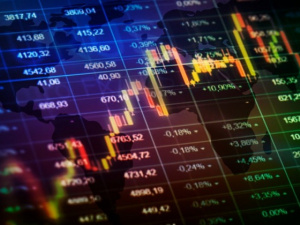 نشاط مريب في العقود الآجلة يسبق إعلان ترامب عن محادثات إيران