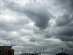 منخفض جوي ينذر بهطول أمطار متفاوتة في الجنوب