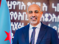 الرئيس الزُبيدي يستأنف اتصالاته مع قيادات الانتقالي