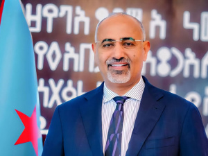 الرئيس الزُبيدي يستأنف اتصالاته مع قيادات الانتقالي