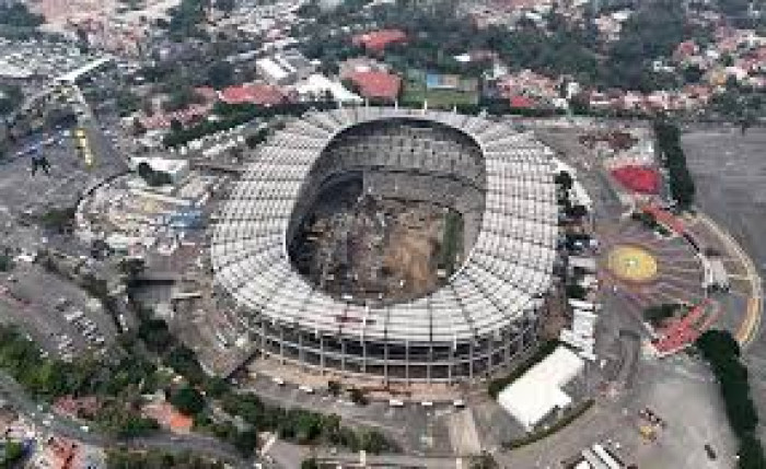 جماهير المكسيك تحتفل بإعادة افتتاح استاد أزتيكا جماهير المكسيك تحتفل بإعادة افتتاح استاد أزتيكا