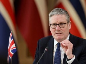 رئيس الوزراء البريطاني: العملية العسكرية الأمريكية ضد إيران ليست حربنا