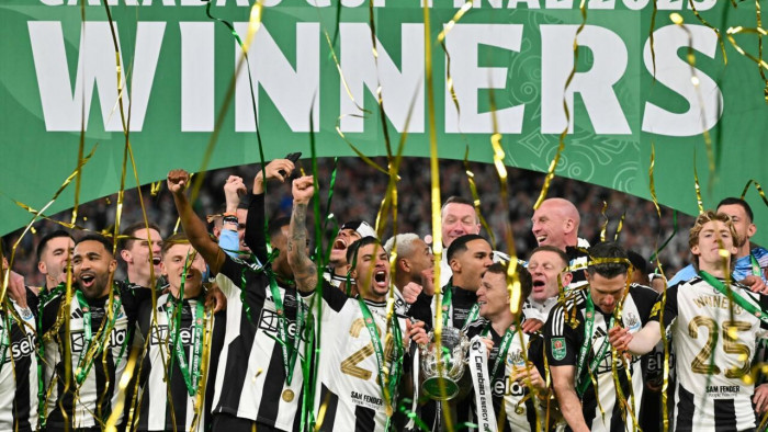 الرئيس التنفيذي لنيوكاسل يدعم المدرب هاو بفتور بعد هزائم مؤلمة