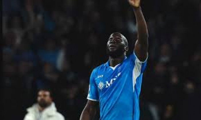 لوكاكو قد يتلقى عقوبة من نابولي بعد غيابه عن التدريب