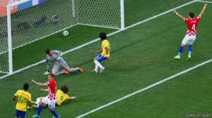 البرازيل تسجل هدفين متأخرين لتفوز على كرواتيا 3-1 وديًا 