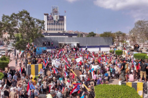 بن بريك يوجه نصيحة للسعودية بعد فتح مقرات الانتقالي في عدن