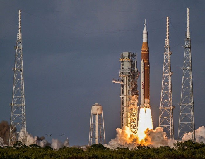 رواد فضاء "أرتيميس 2" ينطلقون نحو القمر