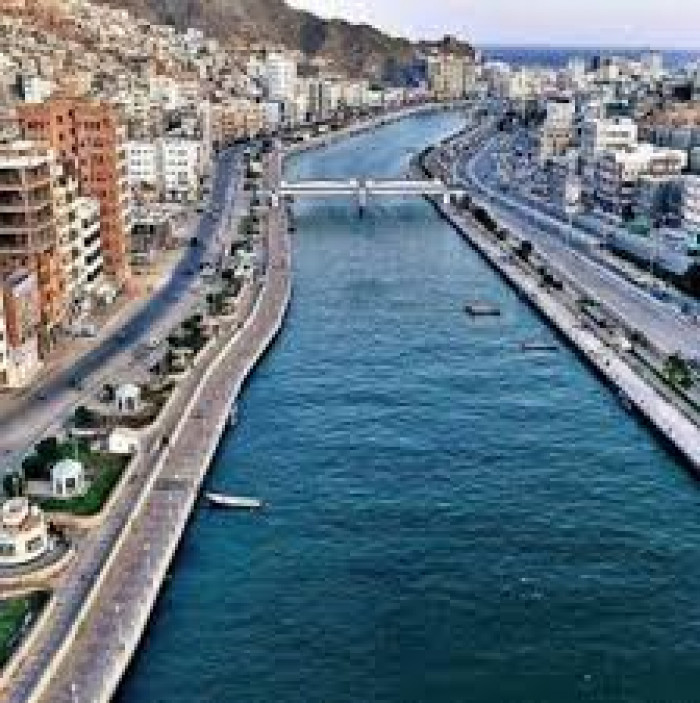 توعد أمن حضرموت بقمع الفعالية السلمية المقررة غدا، حيث حذرت الإدارة العامة للأمن بساحل حضرموت، من المشاركة في أي مظاهرات أو تجمعات بدون التصاريح القانونية اللازمة من اللجنة الأمنية بالمحافظة.. وتذرعت بتوجيهات المدعو سالم الخنبشي، محافظ حضرموت، بعدم إقامة أي فعاليات أو مظاهرات إلا بتصريح من اللجنة الأمنية، مهددة بتعرض المشاركين أو الممتلكات العامة والخاصة للخطر. حضرموت تحتشد خلف عيدروس المشهد الجنوبي المشهد العربي للتفاصيل. اقرأ المزيد من المشهد العربي 