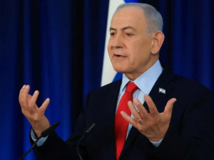 نتنياهو يعلن استهداف مصانع بتروكيماويات في إيران