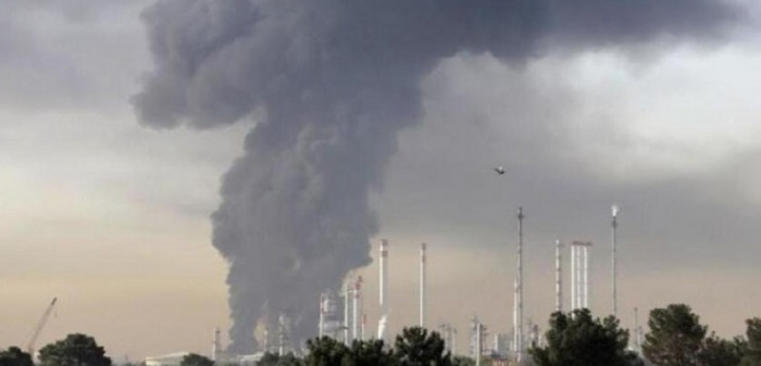 أوكرانيا: قصفنا مصفاة نفط وميناء في روسيا 