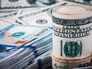 تراجع العملة الأمريكية مع ترقب الأسواق لمساعي التهدئة