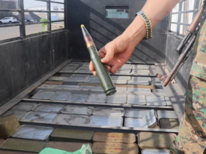 ضبط شاحنة في خورمكسر محملة بصناديق من الذخائر