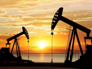 صعود أسعار النفط عقب غارات أمريكية على منشآت في إيران