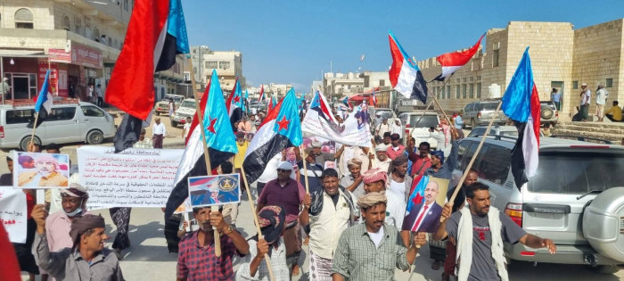 جماهير سقطرى تعلن تضامنها مع حضرموت رفضا للقمع
