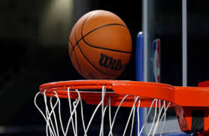 ثاندر حامل اللقب يحسم المركز الأول في القسم الغربي 