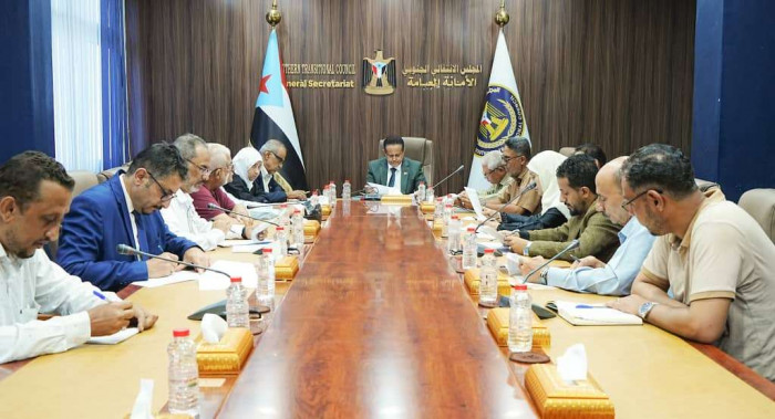 أمانة الانتقالي تثمن التفاف الجماهير حول المجلس 