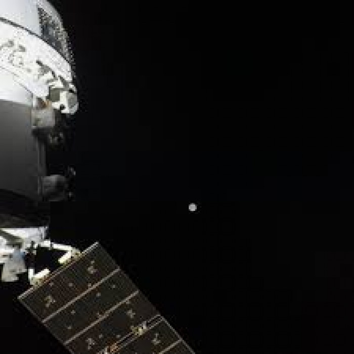 رواد فضاء أرتميس 2 ينطلقون في رحلة العودة من القمر للأرض 