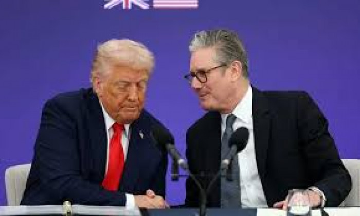 ستارمر: ناقشت مع ترامب الخيارات العسكرية بشأن مضيق هرمز 