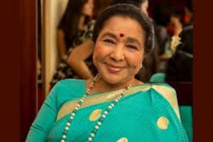 وفاة المغنية الهندية آشا بوسلي عن 92 عاما