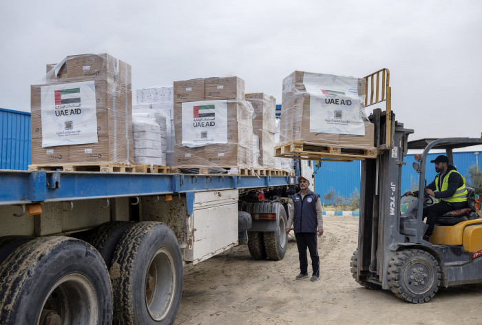 الإمارات.. قافلة مساعدات طبية تحمل 53 طناً تدخل قطاع غزة الإمارات.. قافلة مساعدات طبية تحمل 53 طناً تدخل قطاع غزة