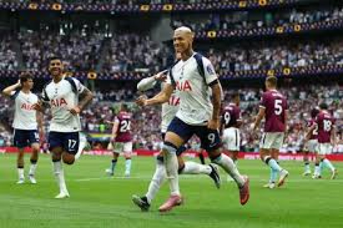 الخسارة أمام سندرلاند تبقي توتنهام بين ثلاثي القاع بالدوري الإنجليزي 