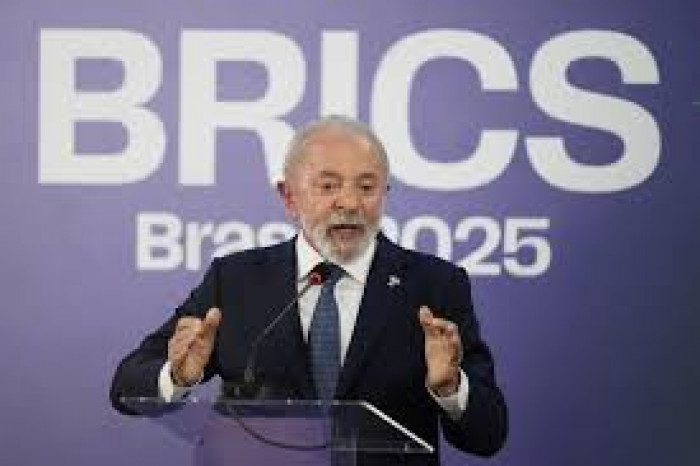 رئيس البرازيل منتقدا تهديدات ترامب: على القادة كسب الاحترام 