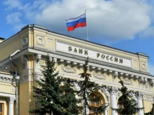 المركزي الروسي يخالف التوجه العالمي ويخفض الفائدة