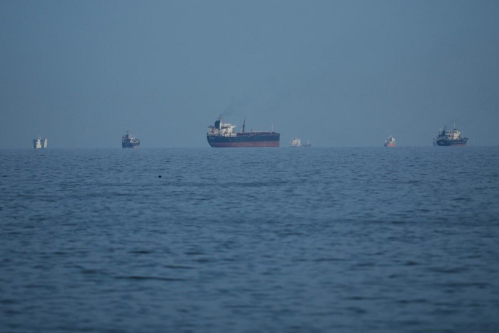 إيران: عدد محدد من السفن سيعبر مضيق هرمز 