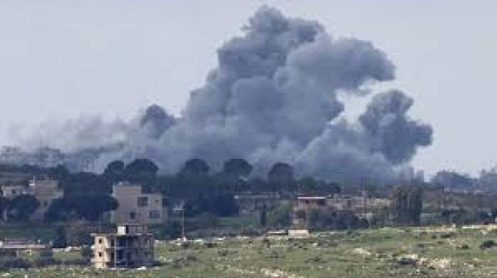 الجيش اللبناني يعيد فتح طريق وجسر في الجنوب تضررا جراء الغارات الإسرائيلية 