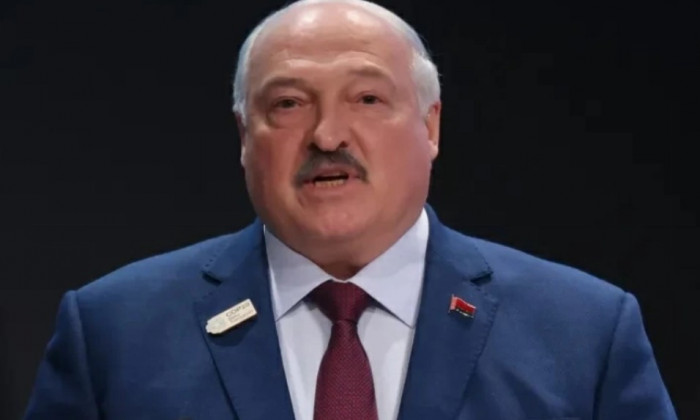 الرئيس البيلاروسي: لست زيلينسكي.. ومستعد للقاء ترامب 