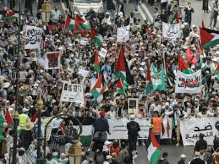 آلاف المغاربة يتظاهرون ضد قانون إسرائيلي يسمح بإعدام معتقلين فلسطينيين