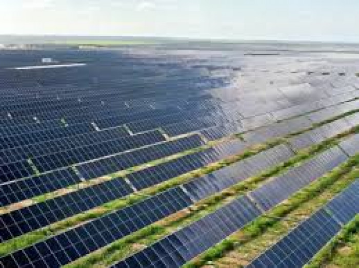 الطاقة الدولية: التوسع في الطاقة المتجددة قلص نمو الانبعاثات في 2025 