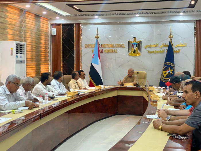 "مستشاري الانتقالي" يدعو إلى المشاركة في مليونية 4 مايو