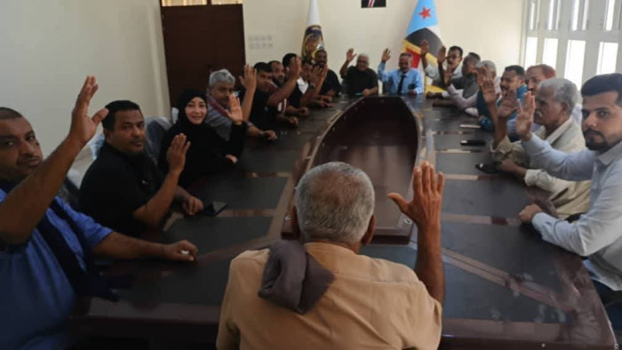 "الحراك الثوري" يجدد تمسكه بالانتقالي ويرفض تحركات السقاف