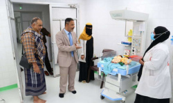 رئيس انتقالي أبين يتفقد مستوى الخدمات الطبية في مستشفى الرازي