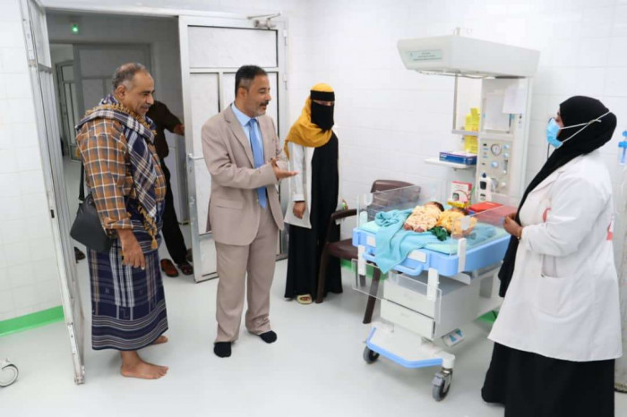 رئيس انتقالي أبين يتفقد مستوى الخدمات الطبية في مستشفى الرازي