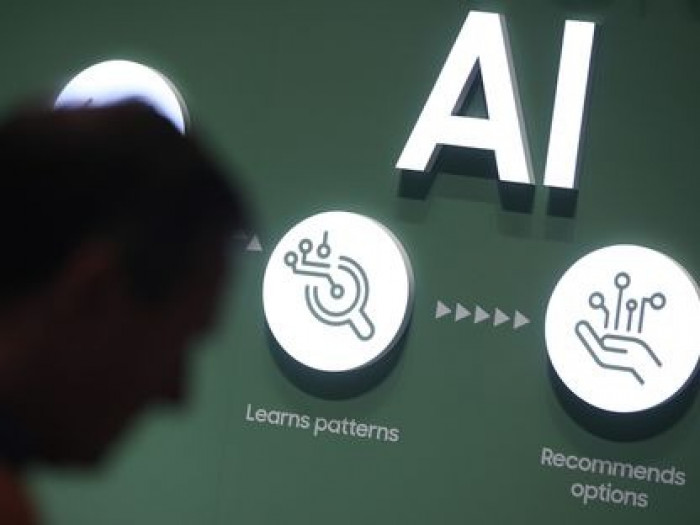 بنك إنجلترا يختبر مخاطر الذكاء الاصطناعي على الاستقرار المالي 