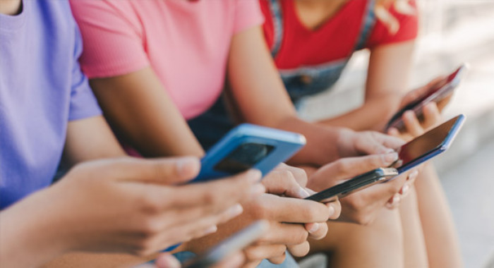 تركيا تقر قانونًا يحظر وسائل التواصل الاجتماعي لمن دون 15 عامًا