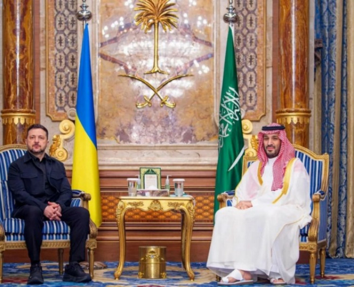 ولي العهد السعودي وزيلينسكي يبحثان الأزمة الأوكرانية ومستجدات الشرق الأوسط