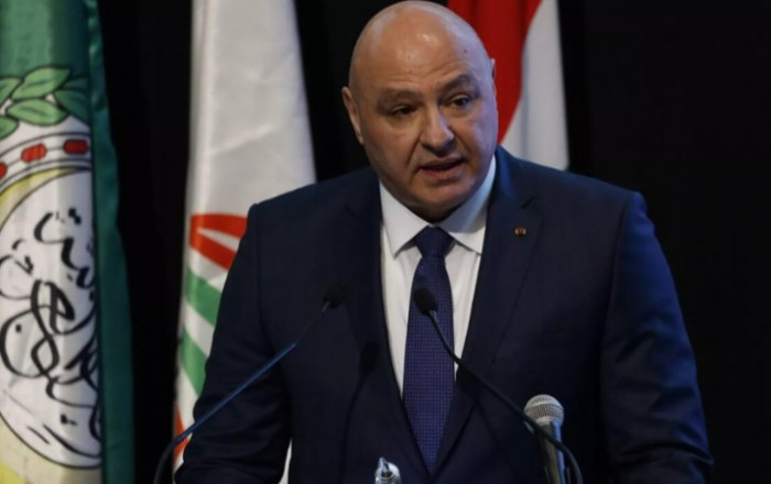 رئيس لبنان يتهم حزب الله بـ"الخيانة"