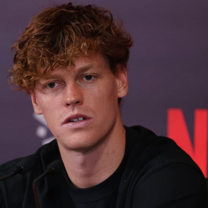 سينر يسحق نوري ويبلغ دور الثمانية في بطولة مدريد للتنس 